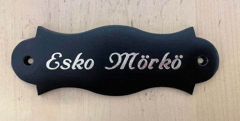 Ovikilpi musta messinki koristereunalla